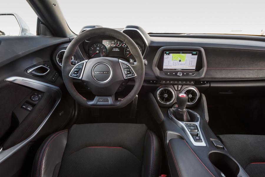 Торпедо Chevrolet Camaro ZL1 2016 года  (фото 16 из 38)